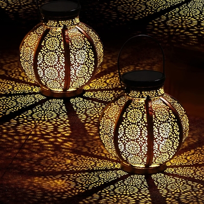 3500K Besar Luar Lentera Surya Logam Retro Menggantung Lampu Tenaga Surya
